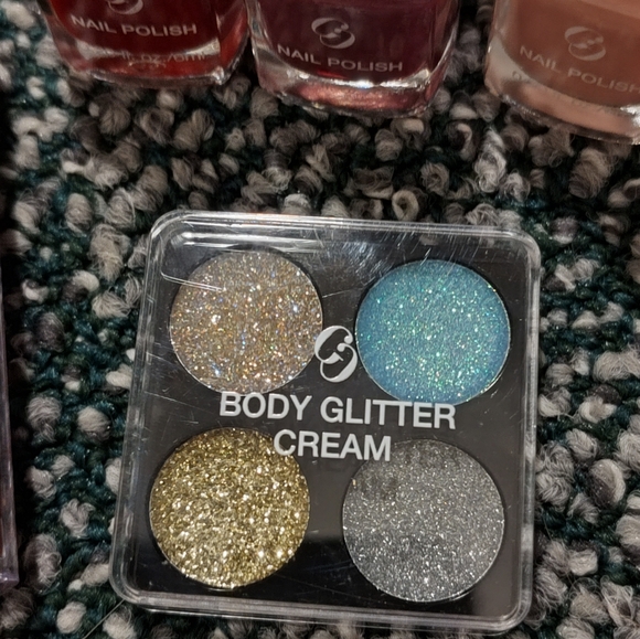 NWT! Makeup Case (FULL) - Picture 9 of 16